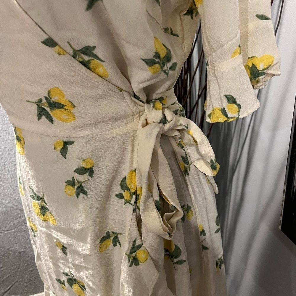 🌸ELODIE LEMON FRUIT WRAP DRESS SIZE SMALL🌸 - Picture 3 of 7